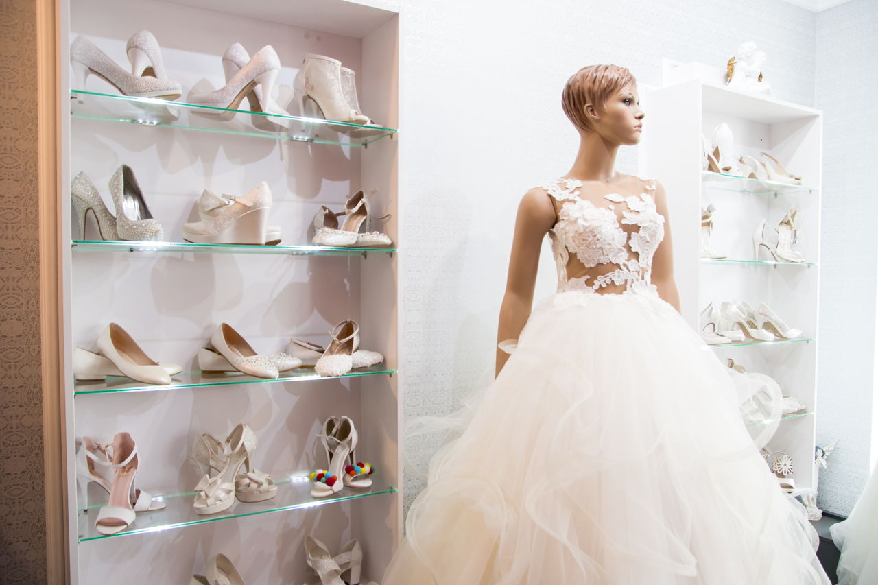 Mobilier_pentru-spatii-comerciale-004